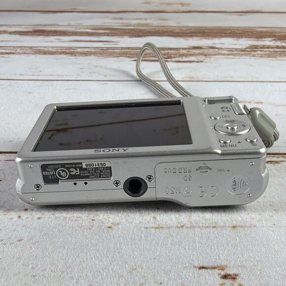 Sony Cyber-shot DSC-S2100 12.1MP Digital Camera Parts/Repair Won’t Power On - Picture 4 of 6